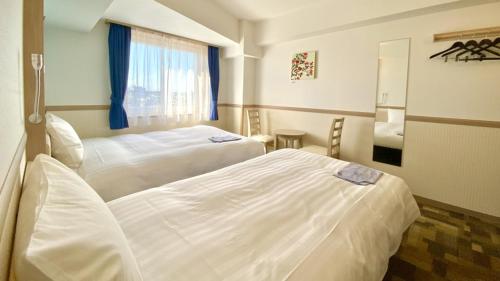 Postel nebo postele na pokoji v ubytování Toyoko Inn Iseshi Eki