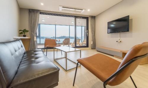TV a/nebo společenská místnost v ubytování Arte Resort Spa & Pool Villa