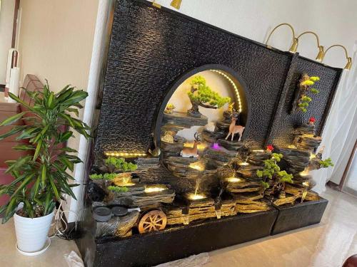 a display of a aquarium in a room with plants at 双龍居ホテル in Miki