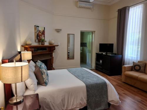 Ein Bett oder Betten in einem Zimmer der Unterkunft Peaches & Cream Bed & Breakfast