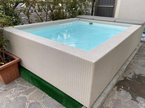 Πισίνα στο ή κοντά στο terrazza privata e jacuzzi vicino a Milano