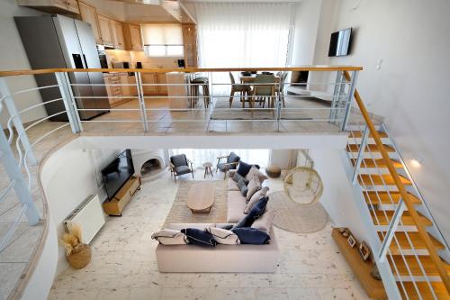 Triplex Villa Gardenia Glyfada sea view