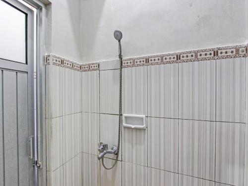 Koupelna v ubytování SUPER OYO 91748 Wisma Pkpri Purworejo