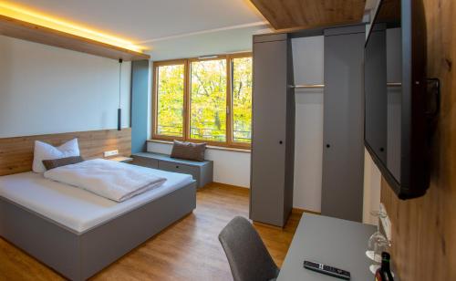 Postel nebo postele na pokoji v ubytování Kolping-Hotel