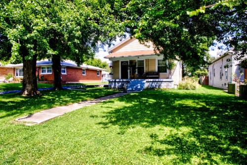 Taman di luar Great Location-5 Bd/3 Ba-Near Expo/UL/Fair/YUM/Zoo