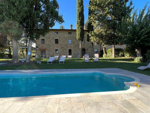 a swimming pool in front of a building at Il Castagnolo B&B in San Gimignano