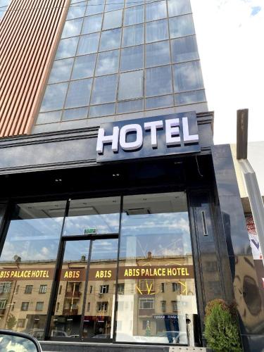 Bangunan di mana terletaknya hotel
