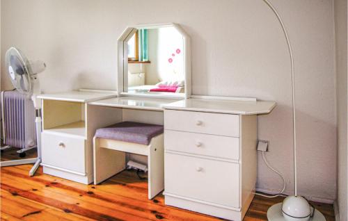 a dressing table with a mirror and a desk at Awesome Home In Lubiecin With 3 Bedrooms And Outdoor Swimming Pool in Lubięcin