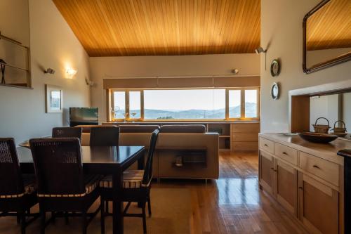 a kitchen and dining room with a table and chairs at Matos Casas de Campo in Cabeceiras de Basto