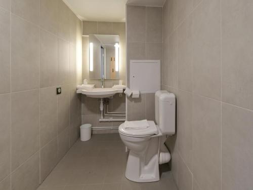 Bilik mandi di B&B HOTEL Le Mans Nord 2