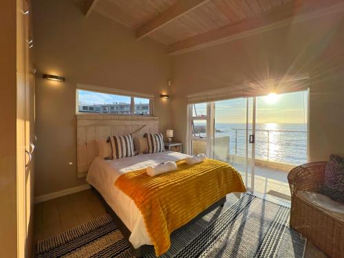 een slaapkamer met een bed en een groot raam bij Waterfront Edge B5 in Swakopmund