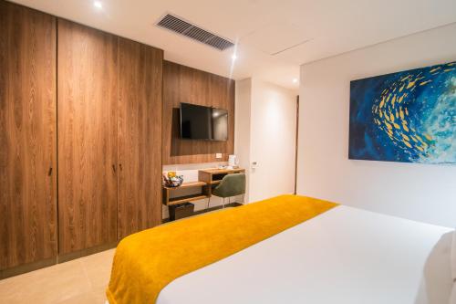 a hotel room with a bed and a desk at Hotel Zi One Luxury in Cartagena de Indias