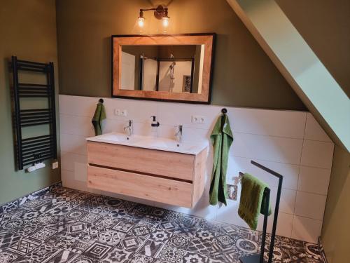 a bathroom with a sink and a mirror at Ferienwohnung Rehblick Spreewaldferien-Burg in Burg