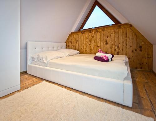 Posteľ alebo postele v izbe v ubytovaní Apartament Bajkowy & Dwupoziomowy Krzesany