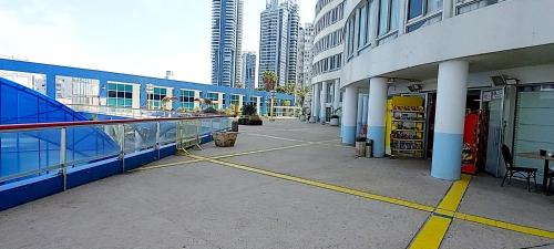 Το κτήριο όπου στεγάζεται  το ξενοδοχείο διαμερισμάτων