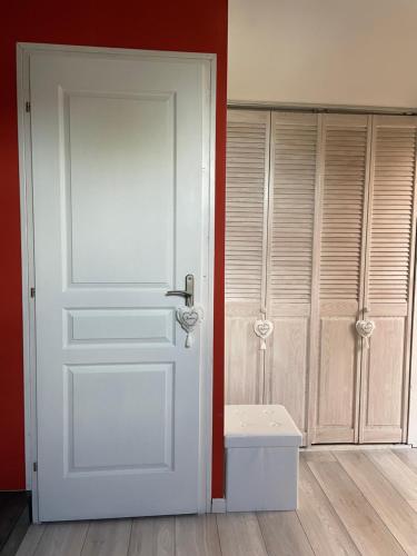 Photo de la galerie de l'établissement Chambres privées chez le particulier aéroport Lille Lesquin, à Lesquin
