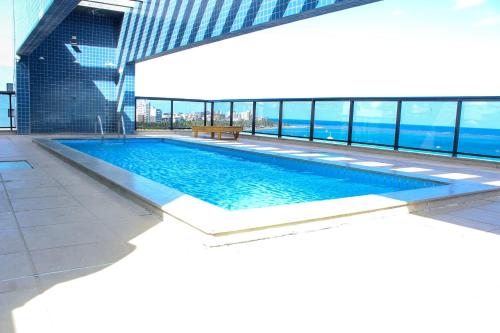 a swimming pool in the middle of a building at Apartamentos na Orla da Pajuçara in Maceió