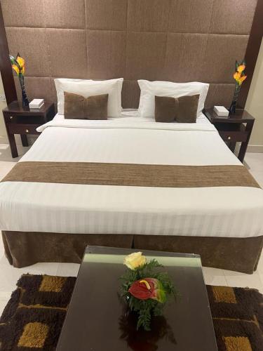 Al Muhaidb Al Taif Hotel المهيدب الطائفにあるベッド