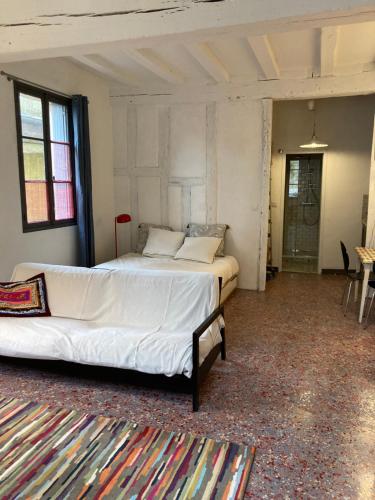 Lova arba lovos apgyvendinimo įstaigoje Blanqui Loft
