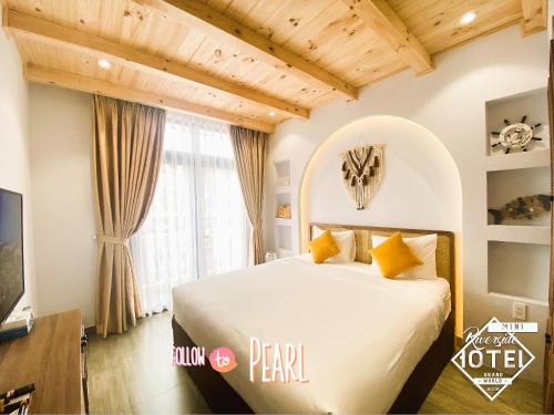 Tempat tidur dalam kamar di Riverside Mini Hotel Grand World Phu Quoc