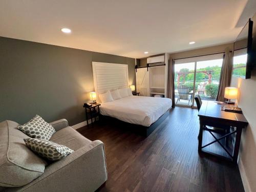 a bedroom with a bed and a couch in a room at The Inn at Hershey Farm in Ronks