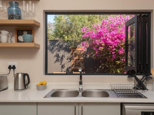 Dapur atau dapur kecil di Ballito Bay Villa