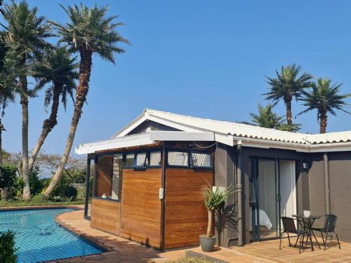 Kolam renang di atau dekat dengan Ballito Bay Villa