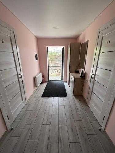 an empty hallway with a door and a rug on the floor at Gostynna sadyba Kit Bayun in Teterivka