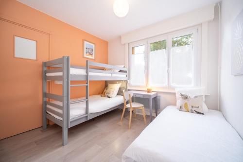 Двуетажно легло или двуетажни легла в стая в Jardin accès plage privé - Petit-Fort-Philippe