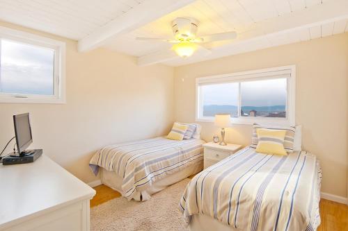 two beds in a room with two windows at Beautiful Views - Sand Section of Manhattan Beach 2 Bed/2 Bath in Manhattan Beach