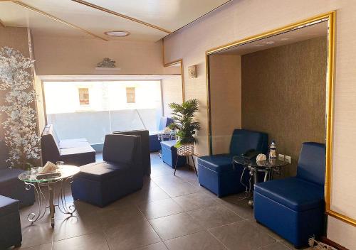 a waiting room with blue chairs and a table at الغبيشى بلازا in Jeddah