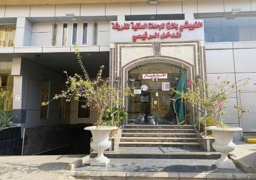 an entrance to a building with two vases at الغبيشى بلازا in Jeddah