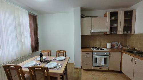 a kitchen with a table and chairs and a kitchen with a stove at Apartment - Sunny Peaks in Pale