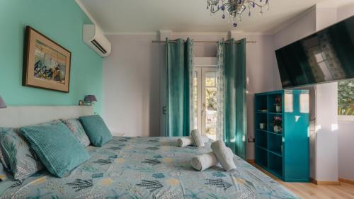 Ένα ή περισσότερα κρεβάτια σε δωμάτιο στο Crystal Villa Patras