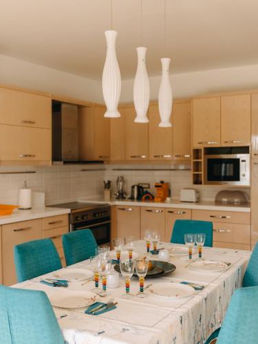 Η κουζίνα ή μικρή κουζίνα στο Crystal Villa Patras