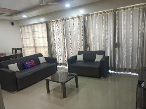 Gallery image of Royal Suites - 3 rooms Appt -Blue in Pune