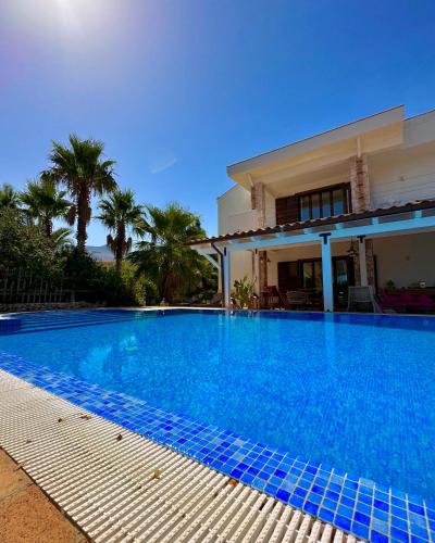 Stunning Seafront Villa in Scopello Pool & Jacuzzi – Photos 2