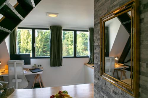 Gambar di galeri bagi Duplex Design - in the heart of Fontainebleau's forest - Climber's dream - Few min walk from the most emblematic climbing spots of Fontainebleau - TroisPignons - Overlooking the park of a castle - Ideal Digital Nomad, business trip di Noisy-sur-École