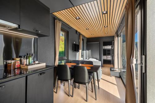 Kuchyň nebo kuchyňský kout v ubytování Sogndal Fjordpanorama