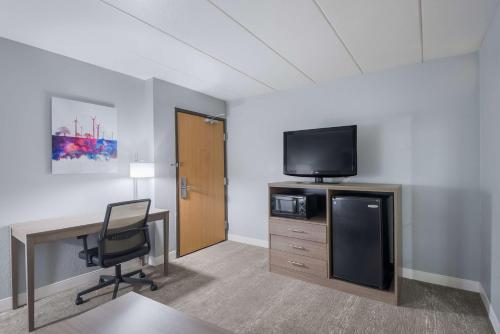 a room with a desk and a tv and a chair at Best Western Fort Wayne I-69 North in Fort Wayne