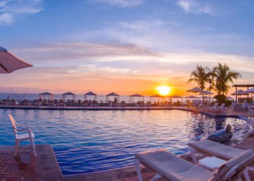 Bazén v ubytování Perfect Place Velas Vallarta Resort nebo v jeho okolí