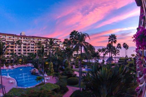 Bazén v ubytování Perfect Place Velas Vallarta Resort nebo v jeho okolí