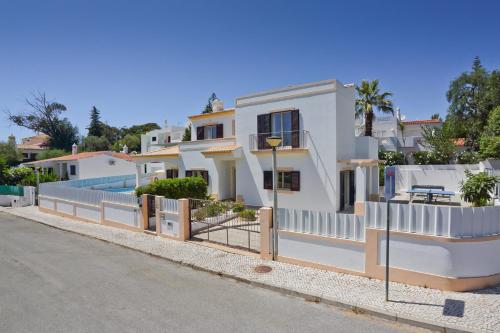 Villa Miraflores by Villa Plus