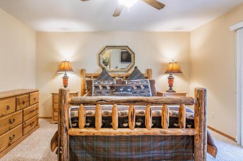 Katil atau katil-katil dalam bilik di 078 - Woodland Haven - Meredith Lodging