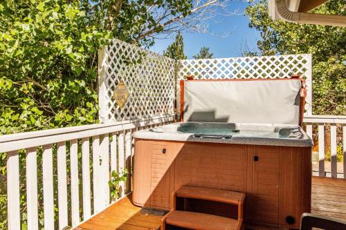 Gambar di galeri bagi 078 - Woodland Haven - Meredith Lodging di Big Bear Lake