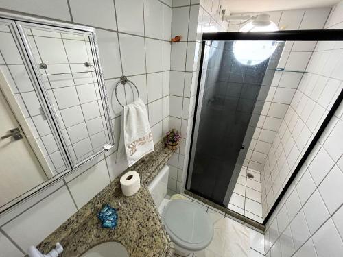 a bathroom with a shower and a toilet and a sink at Lindo Flat Mar Azul em São José da Coroa Grande, Pernambuco in São José da Coroa Grande