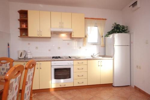 Dapur atau dapur kecil di Seaside holiday house Cove Parja, Vis - 8903