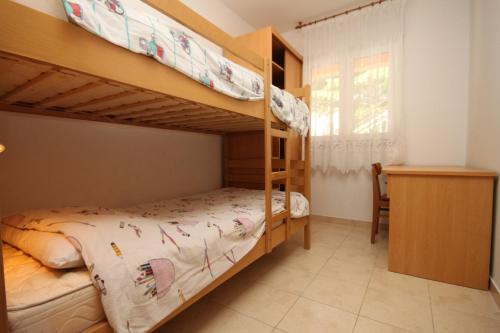 En eller flere senge i et værelse på Apartments with parking space Moscenicka Draga, Opatija - 2327