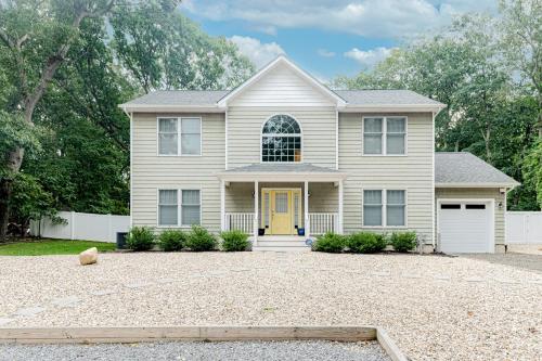 Colonial Gem Near the Bay – Photos 2