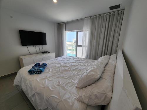 En eller flere senge i et værelse på ARUBA DREAM GETAWAY 2BR/2BT OCEAN & POOL VIEW